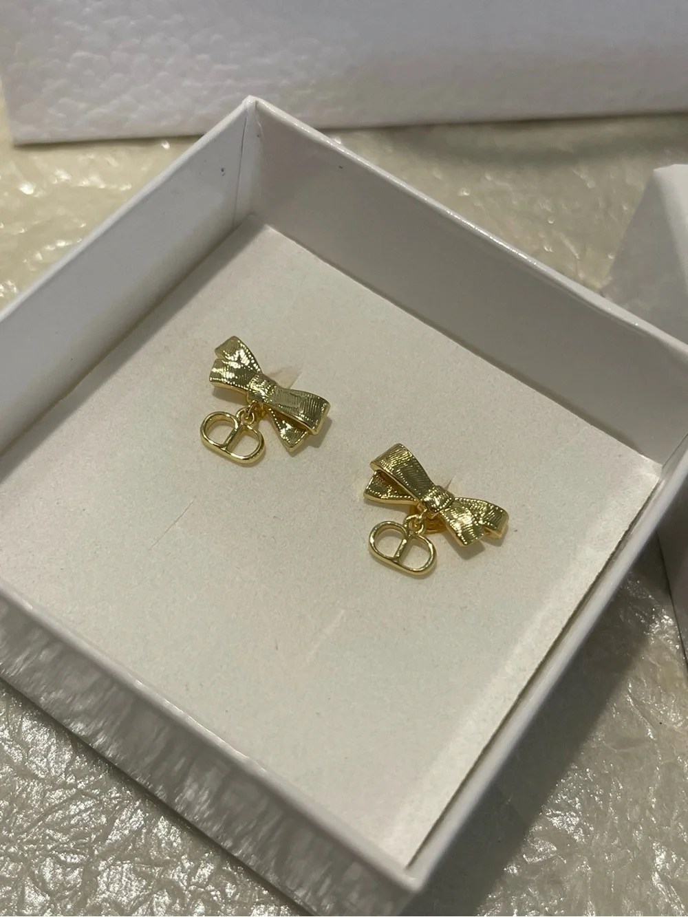 N/A elegant gold